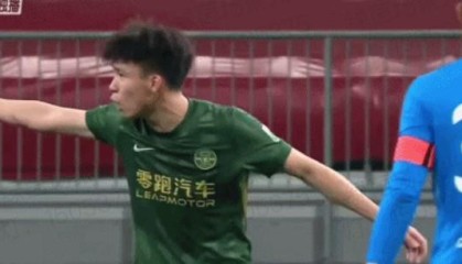 太着急了，王钰栋两次表达不满都被镜头捕捉到