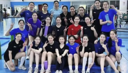 皇冠体育-蔡斌带队赴南京取经！上海女排集训迎阵容大换血，新接应加盟补强|冯瑞岚|江苏女排|世联赛|高卉宜|张钰倩_新浪体育_新浪新闻