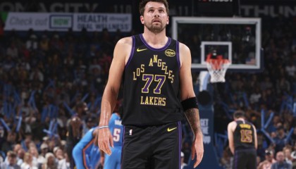 皇冠体育官方网站-ESPN：东契奇左腿筋受伤，将在当地时间周五进行核磁共振检查